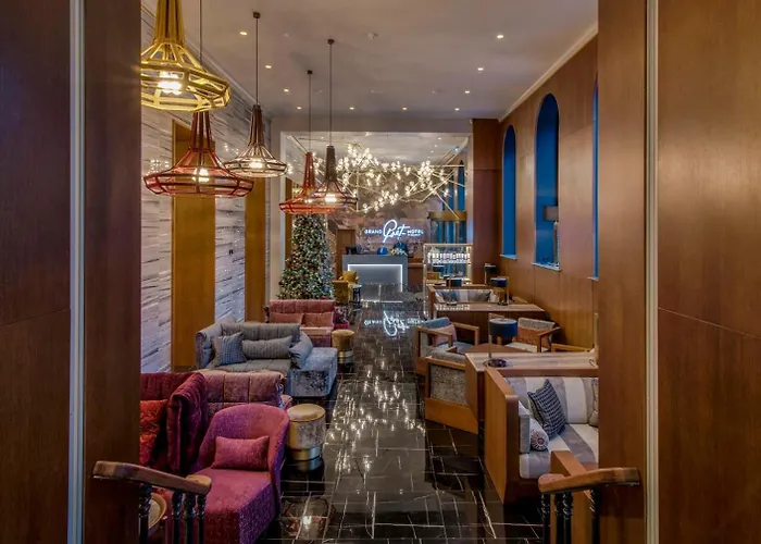 Hotel Grand Poet And By Semarah 5*