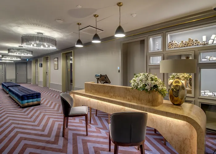 Hotel Grand Poet And By Semarah 5*