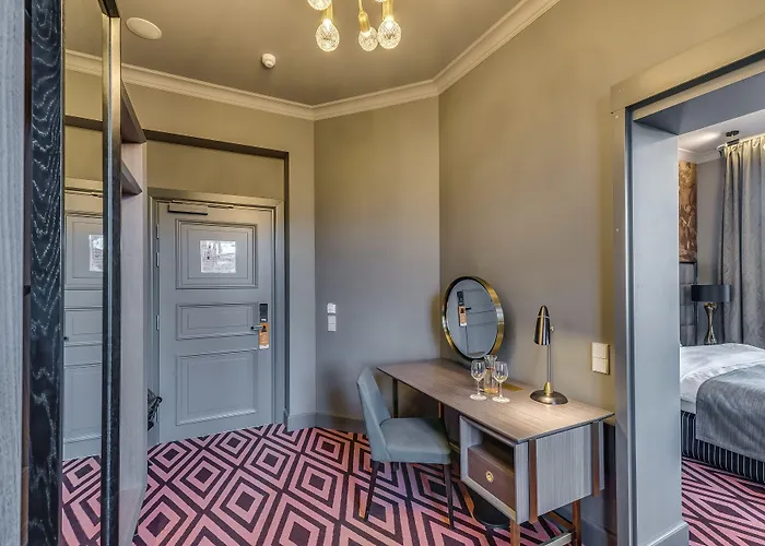 Hotel Grand Poet And By Semarah Riga